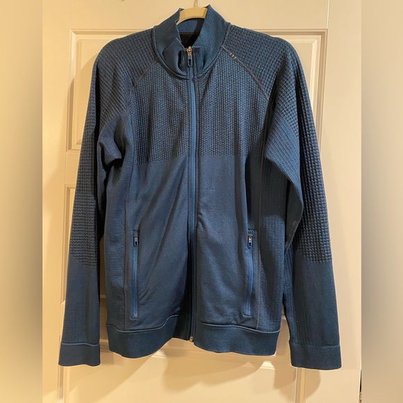 Lululemon Engineered Warmth Jacket - in Poseidon Blue/Black - Men’s Medium - Picture 3 of 7